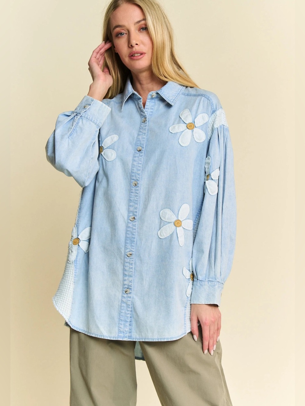 WHIMSICAL DAISY PATCHED WASHED CHAMBRAY WAFFLE KNIT BUTTON FRONT SHIRT